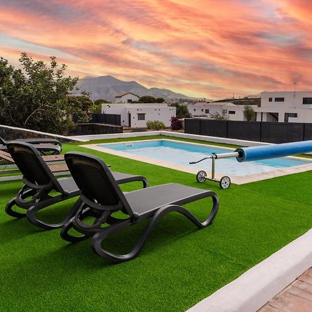 Villa Volcan2 Rural Private Pool La Oliva By Holidays Home Luaran gambar